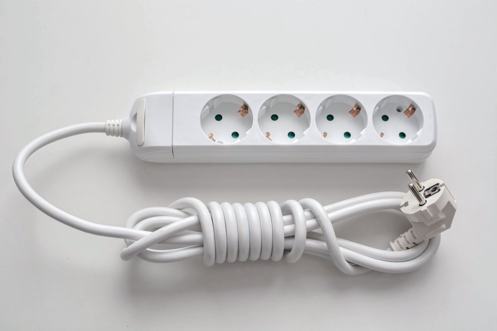 Удлинитель У16-120 "Надежда" четырехместный с заземляющим контактом сзащитными шторками