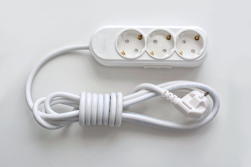 Удлинитель У16-110 "Надежда" трехместный с заземляющим контактом сзащитными шторками